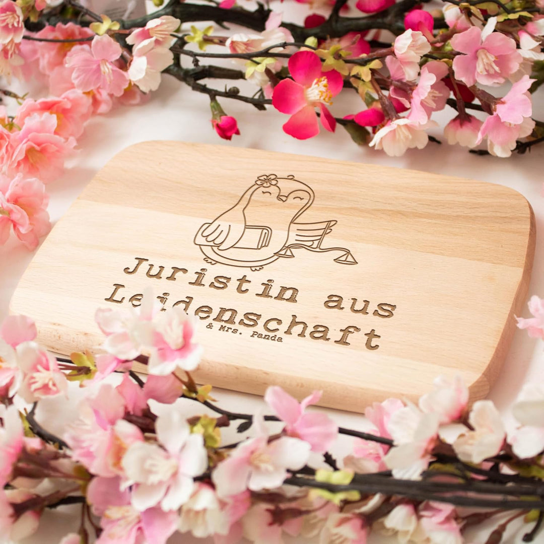 Mr. & Mrs. Panda Schneidebrett Juristin Leidenschaft - Geschenk, Jura Studium, Frühstücksbrettchen,