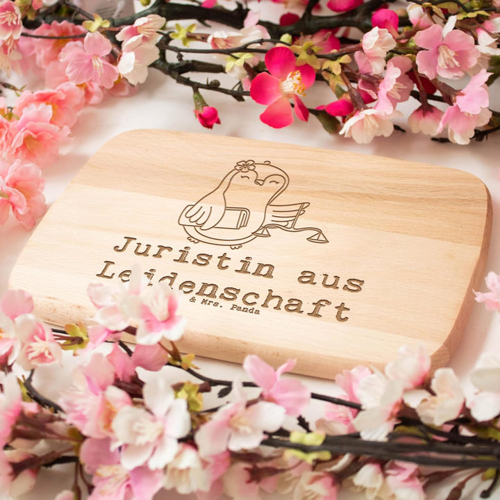Mr. & Mrs. Panda Schneidebrett Juristin Leidenschaft - Geschenk, Jura Studium, Frühstücksbrettchen,