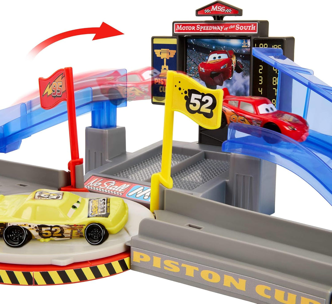 Mattel Disney Pixar Cars Spielset und Spielzeugauto, Lightning McQueen mit herausgestreckter Zunge u
