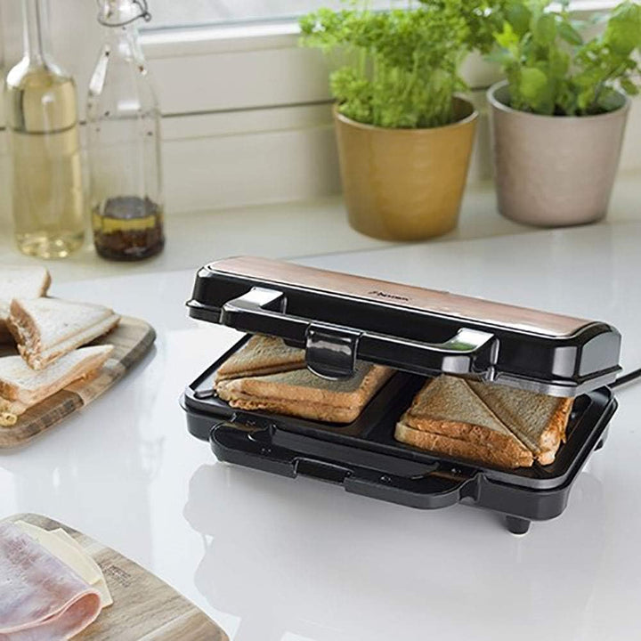 Bestron XL Sandwichmaker, Antihaftbeschichteter Sandwich-Toaster für 2 Sandwiches, 900 Watt, Schwarz
