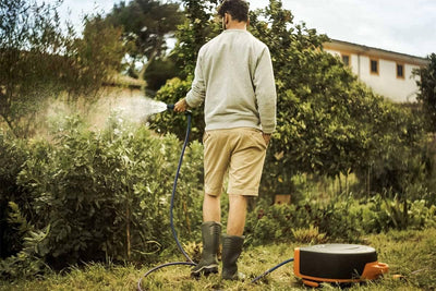 Fiskars Waterwheel XL mit Rädern, All-Inclusive-Bewässerungs-Set, 27 m Gesamtreichweite, Automatisch