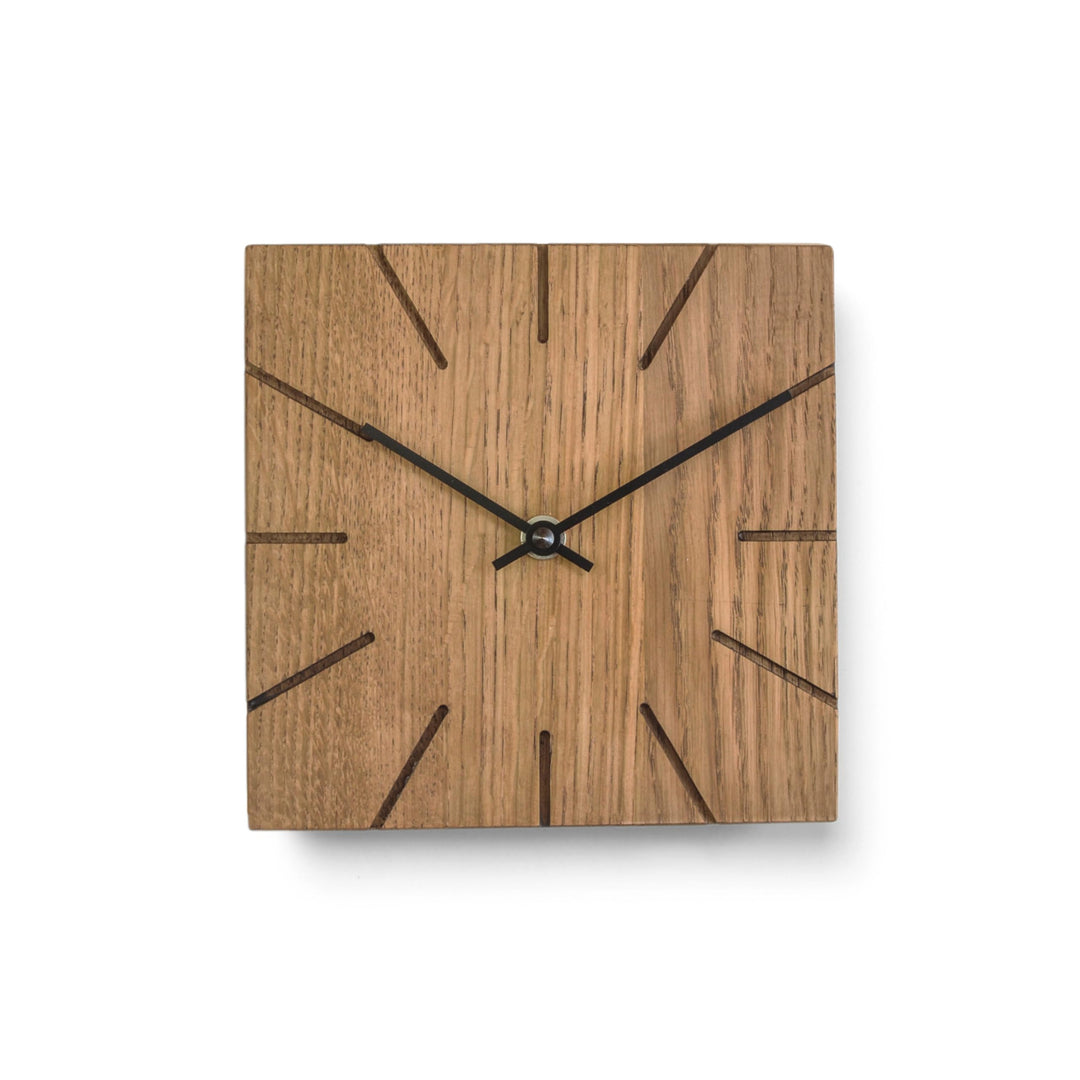 Funkuhr Wanduhr Tischuhr Eiche Holz - Beam - Massivholz Design 17 x 17 cm (Räuchereiche Schwarze Zei