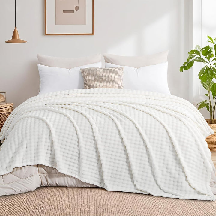 RUIKASI Bubble Decke Kuscheldecke Flauschig Weiss - Weiche Sofadecke & Couchdecke 230x270 cm aus Plü