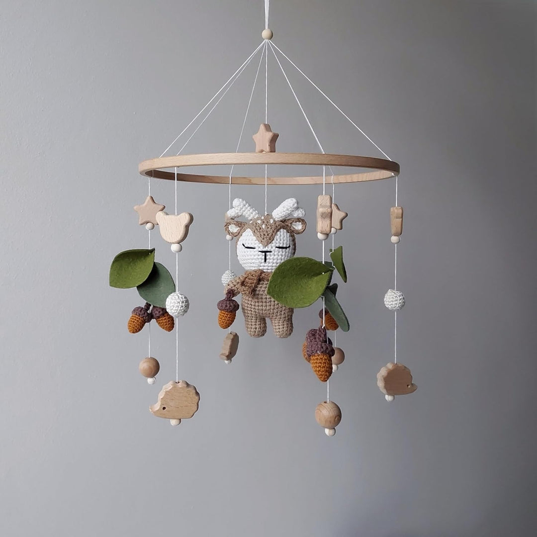 Handgemachtes Baby Mobile mit gehäkeltem Reh – Wald Babyzimmer Deko mit Holzperlen, Filzblättern & E