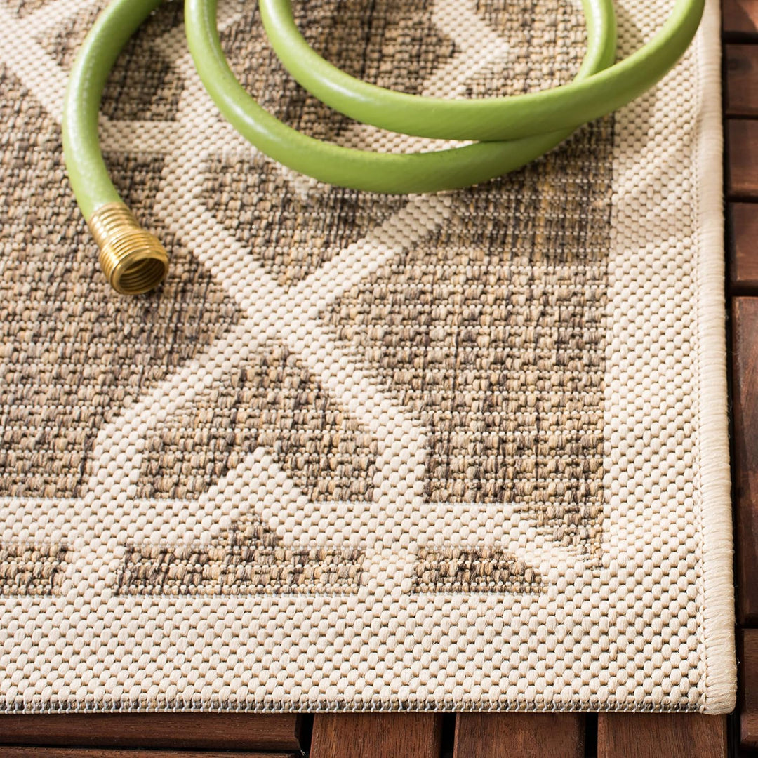 SAFAVIEH Zeitgenössische Teppich für Drinnen &amp; Draussen - Courtyard Collection, Kurzer Flor, Braun u