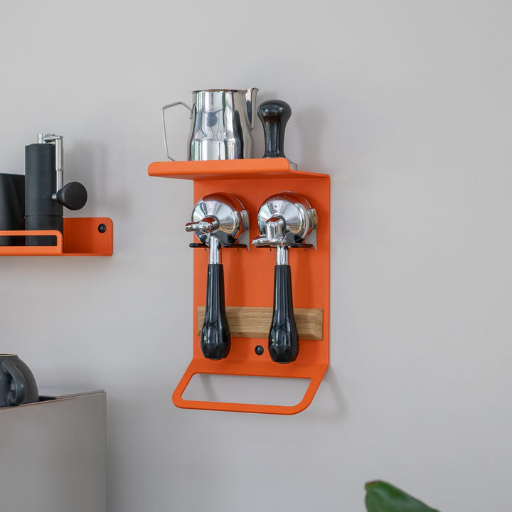 FLATE® Barista Rack Mini: Kompaktes Wandregal für Barista Zubehör mit Siebträgerhalter (Orange), Ora
