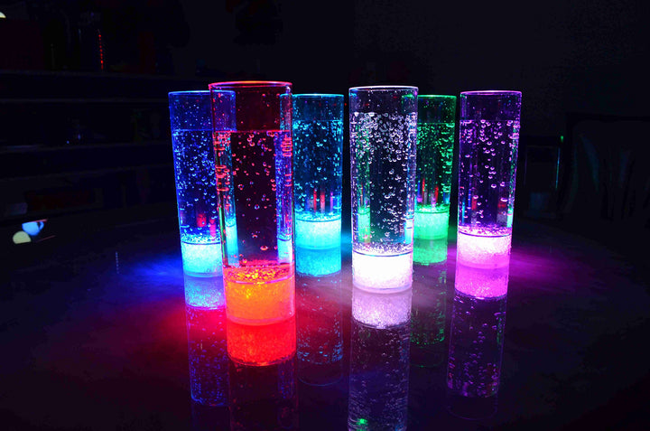 PRECORN 2er Set LED beleuchtetes Longdrinkglas Kunststoff 400ml Trinkglas Partyglas Hochzeit Silvest