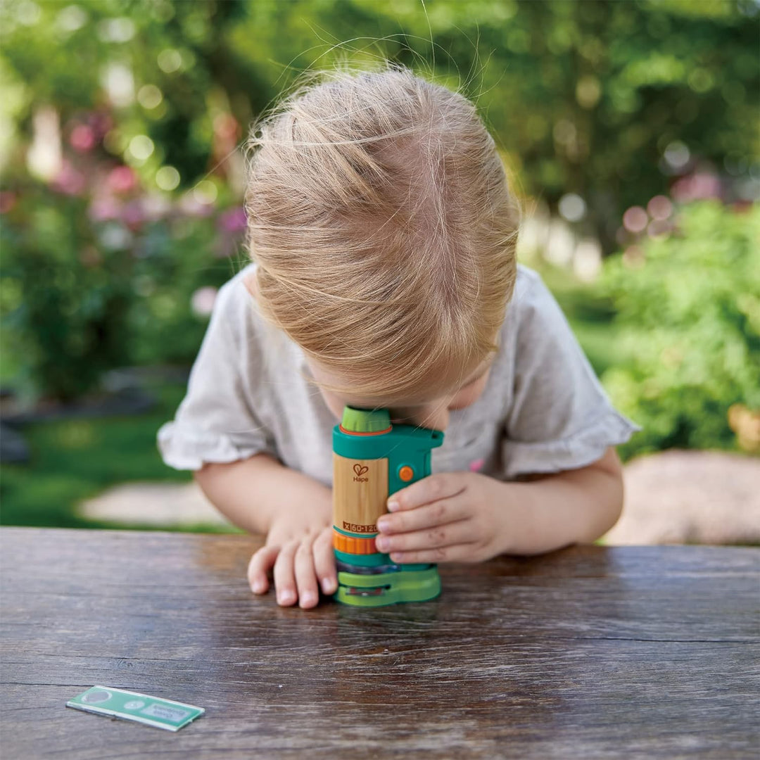 Hape Nature Fun Tragbares Mikroskop zum Entdecken aus Bambus und pflanzlichem Kunststoff, mit Licht