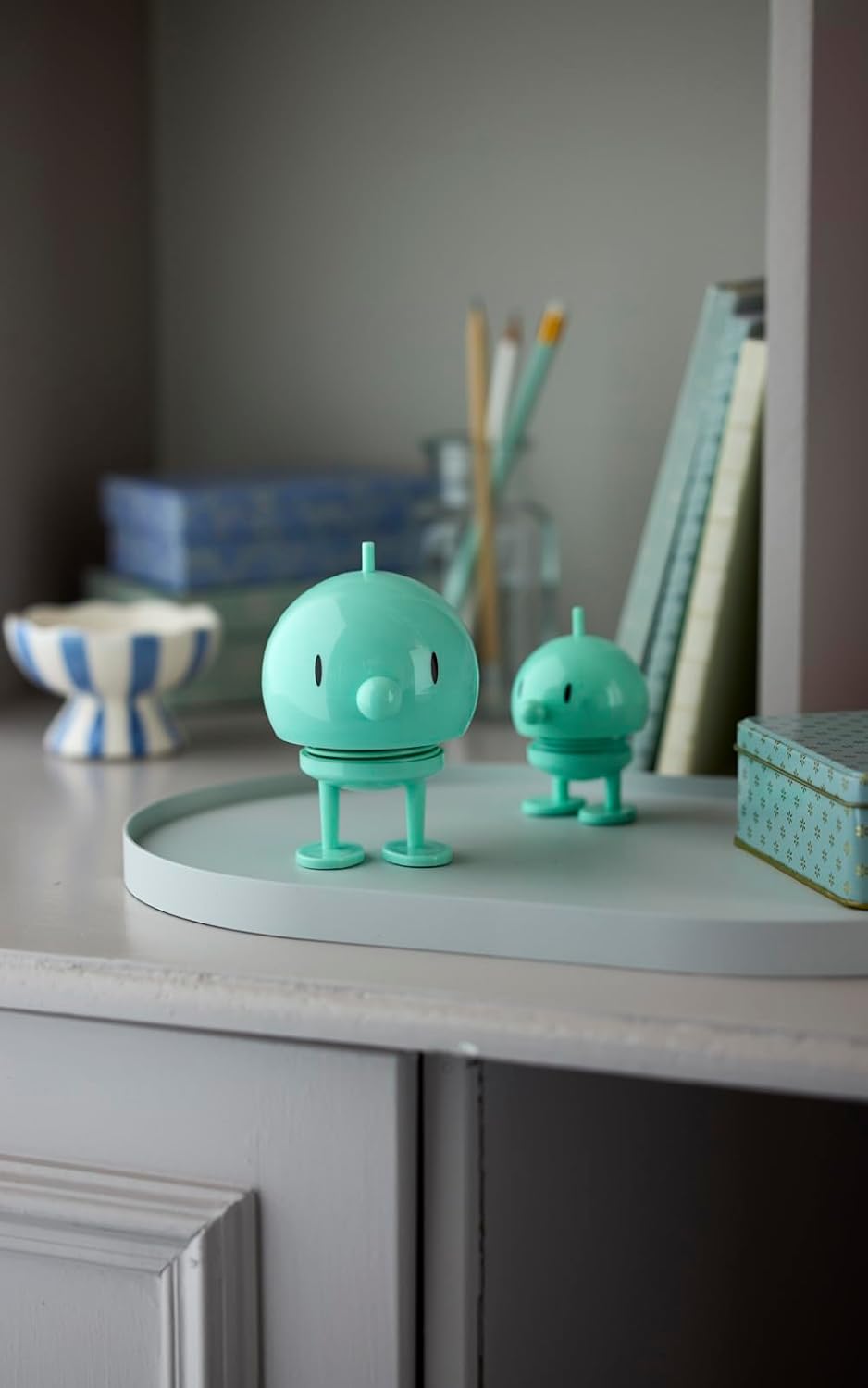 Hoptimist Bumble, Wackelfigur Deko Skandinavisch, Deko Wohnzimmer, Schreibtisch Deko, Büro Gadgets,