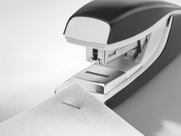 Leitz Flachheftgerät aus Metall, Für 40 Blatt, Inkl. Heftklammern, Ergonomisches Design, Blau, NeXXt