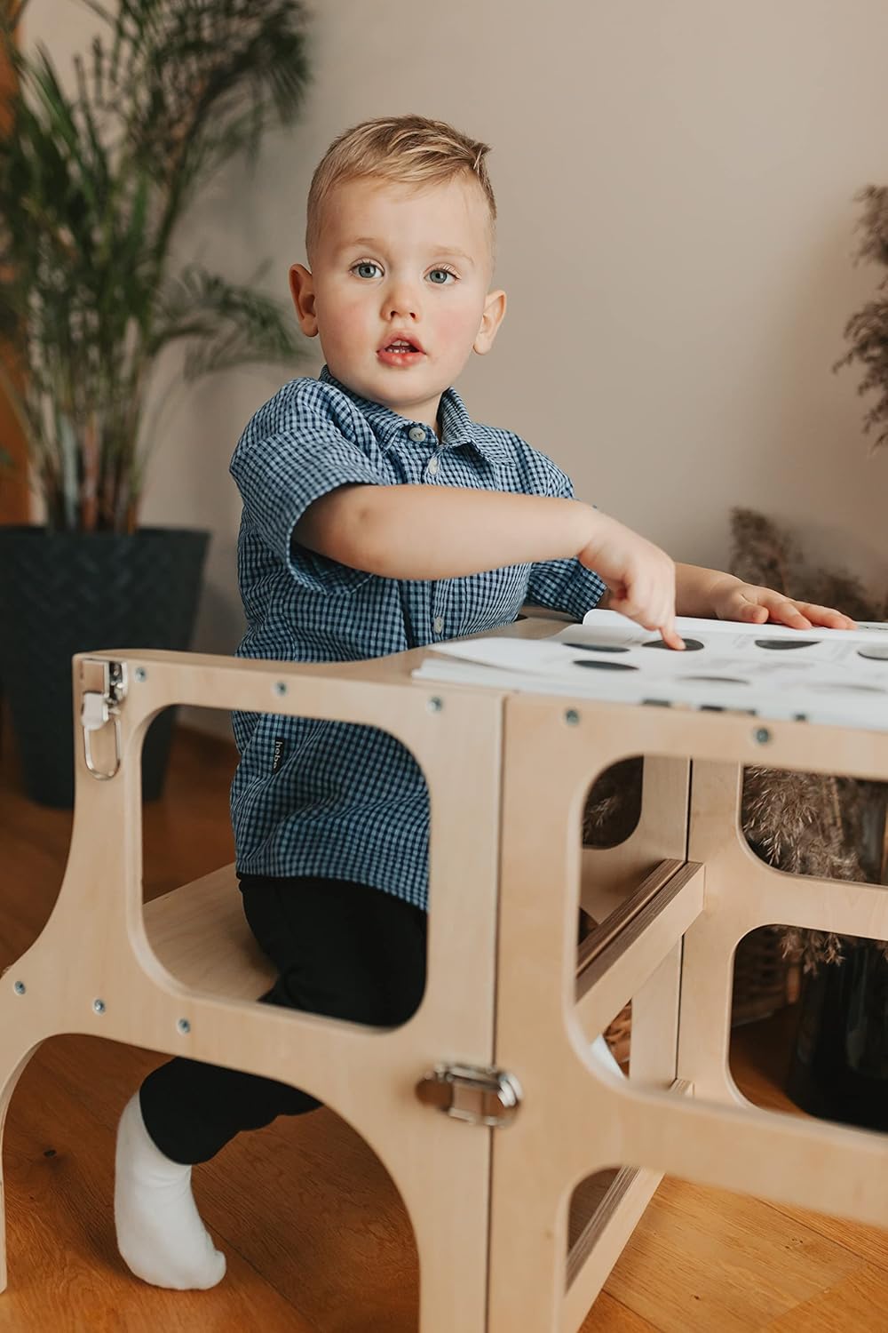 Klappbarer Lernturm mit Sitzfunktion, 45 cm Stehhöhe, Step’n’Sit, Lernturm mit Sitz und Tisch umklap
