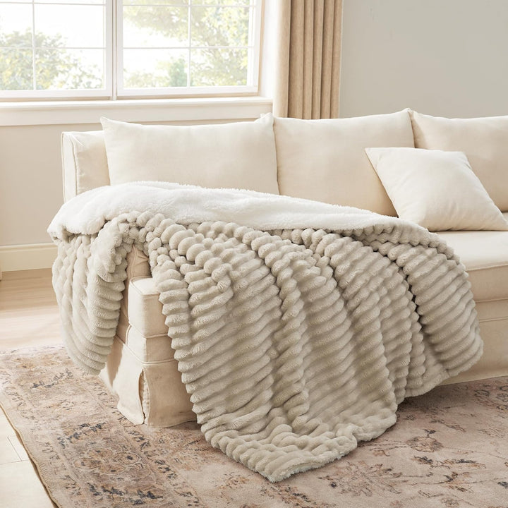 BEDSURE Sherpa Decke Beige - Warme Dicke Kuscheldecke Flauschig, Sofadecke Couchdecke Winterdecke, W