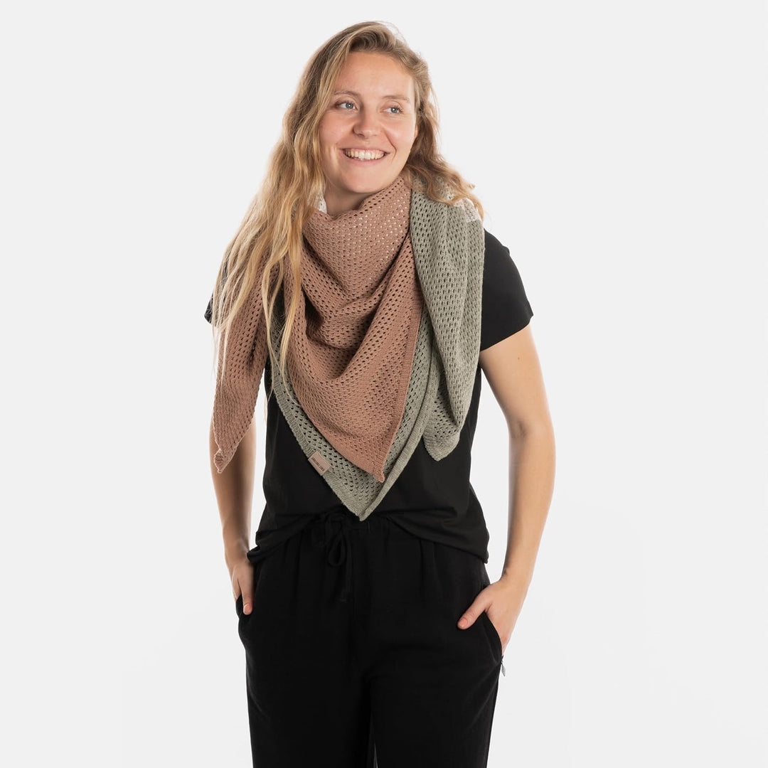 KNIT FACTORY - Lacey Stricktuch - Quadratisches Halstuch aus 30% Wolle und 70% Polyacryl - Umschlagt