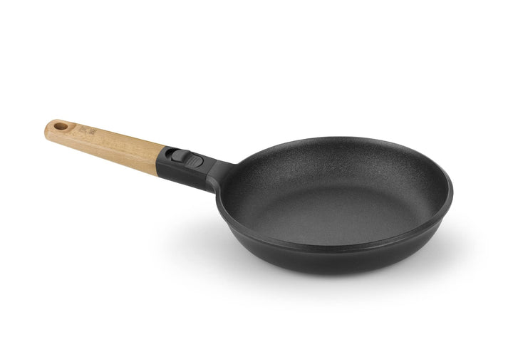 BRA MARKET Bratpfanne, 22 cm, Aluminiumguss, abnehmbarer Griff aus Naturholz, dreilagig, PFOA-frei,