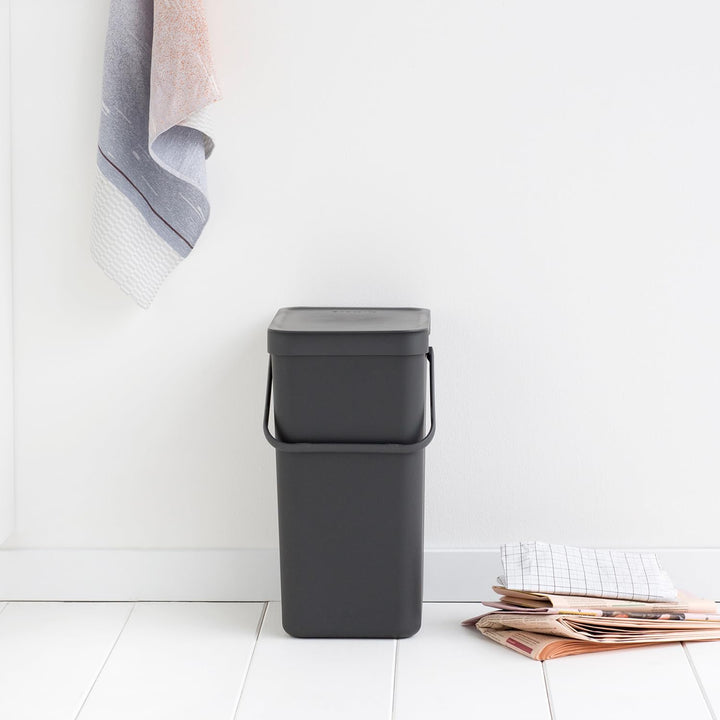 Brabantia Sort &amp; Go Einbaubehälter, Plastik, Dunkelgrau, 16L Grey 16 Liter Mülleimer, Grey 16 Liter