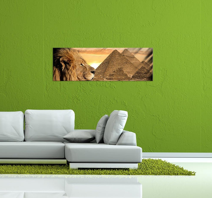 Bilderdepot24 Bild auf Leinwand | Löwe Pyramiden in 90x30 cm als Panorama Wandbild | Wand-deko Dekor