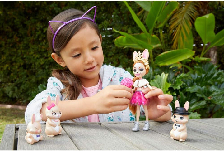 Enchantimals GYJ08 - Familien-Spielzeugset mit Hasenmädchen Brystal Bunny (15,2 cm), aus der Royals