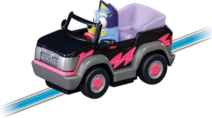 Carrera Bluey & Bingo Race 2,4m Rennstrecken-Set I 2 ferngesteuerte Fahrzeuge mit Bluey und Bingo I