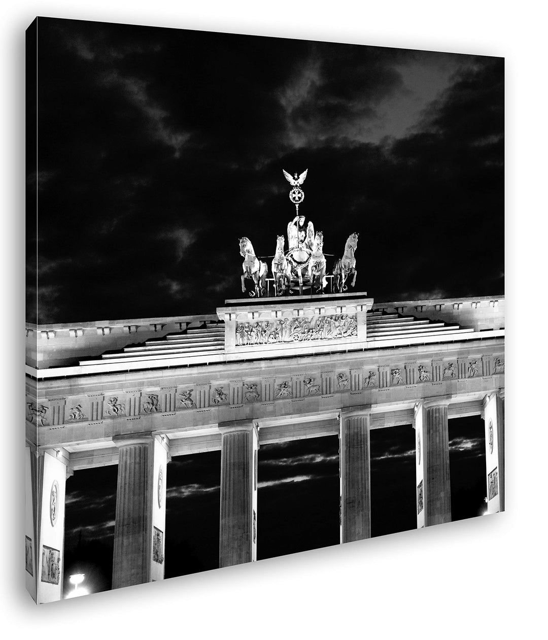 deyoli gigantisches Brandenburger Tor bei Nacht im Format: 60x60 Effekt: Schwarz&Weiss als Leinwandb