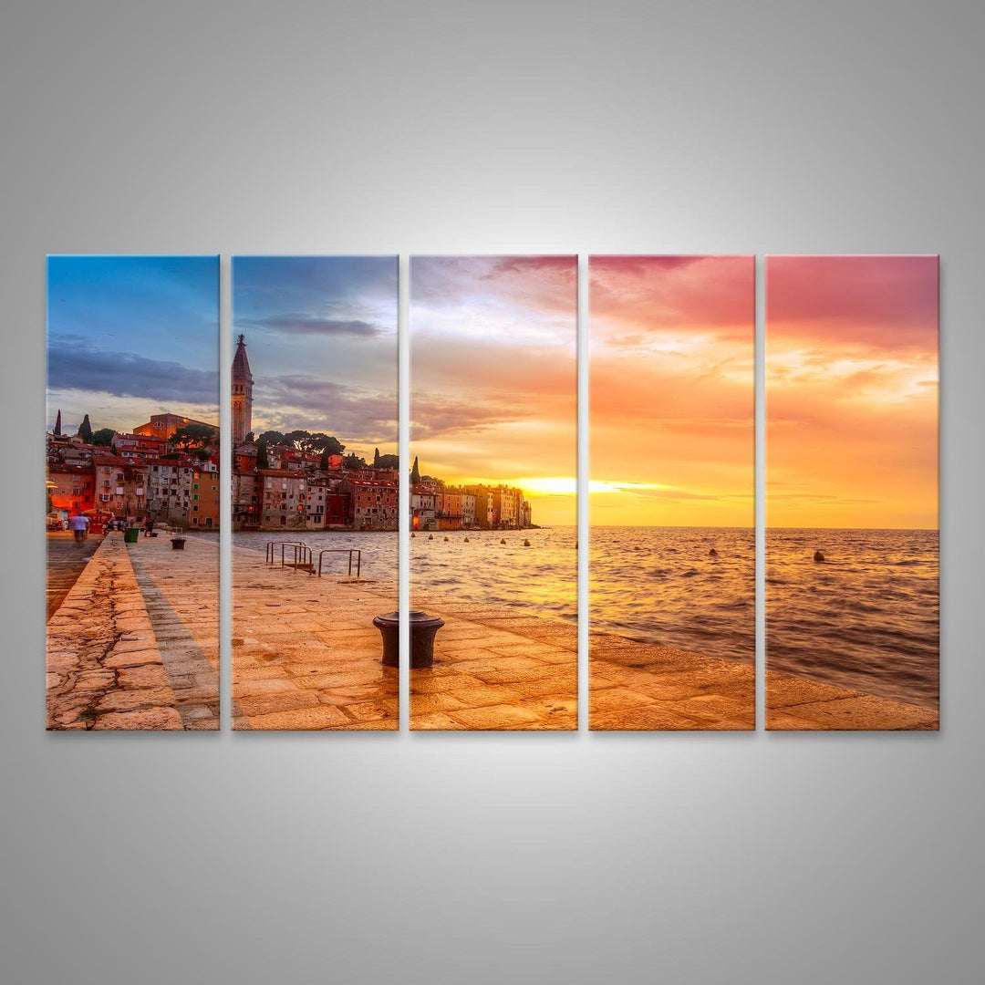 Bild auf Leinwand Schöner Sonnenuntergang in Rovinj an der Adriaküste Kroatiens. Wandbild Poster Lei