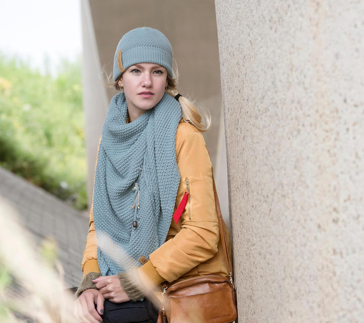KNIT FACTORY - Dreiecksschal Coco - Damen Strickschal mit Wolle - Umschlagtuch für den Herbst und Wi