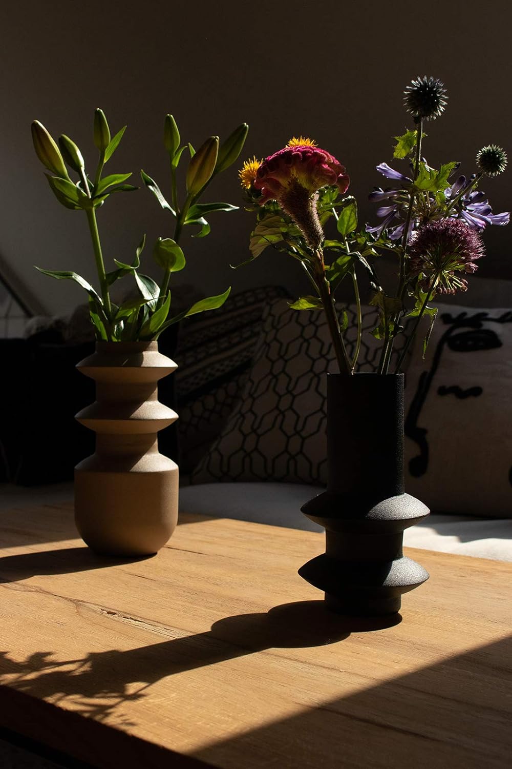LaLe Living Vase SEMRA in Schwarz mit strukturierter Oberfläche aus Eisen, 11 x 19,5 cm als dekorati