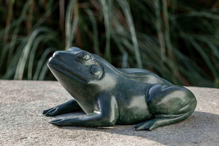 IDYL Bronze-Skulptur Grüner Frosch | 9x17x20 cm | Tierfigur aus Bronze handgefertigt | Gartenskulptu