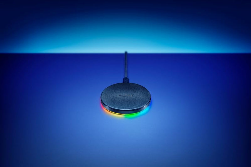 Razer Charging Pad Chroma – Kabelloses Schnellladegerät (10 W, Wireless Ladestation mit RGB-Beleucht