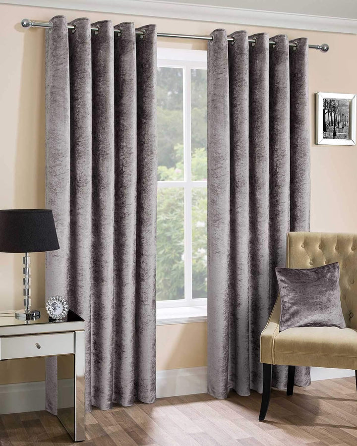 Homescapes Samtvorhänge, Silber, Ösenvorhang aus Pannesamt im 2er Pack, blickdichte Samt-Gardinen, 2