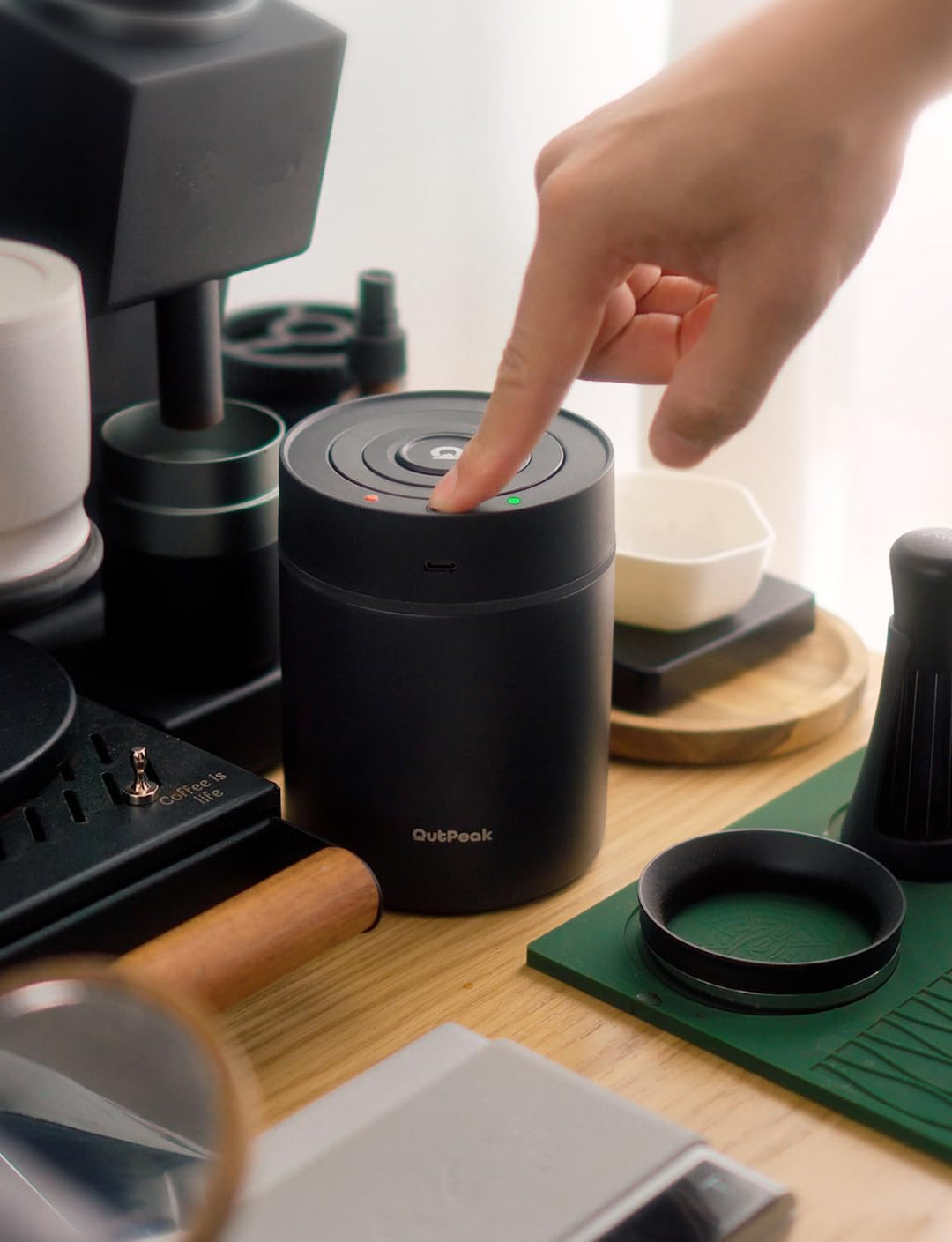 OUTPEAK Neo 2026 Auto Vacuum Coffee Canister, 0.75L Capacity for 249.5 g of Coffee Beans, One Button