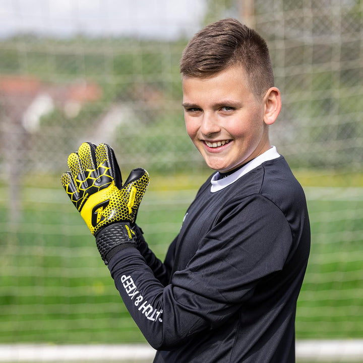 CATCH & KEEP® Protector – Fingerschutz Kinder Torwarthandschuhe - Premium Torhüterhandschuhe für Kin