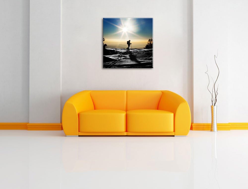 Pixxprint Ski Langläufer auf Berg schwarz/weiss, Format: 70x70 auf Leinwand, 70x70