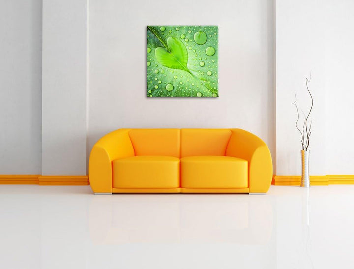 Pixxprint Herz aus Tautropfen auf einem Blatt, Format: 70x70 auf Leinwand, 70x70