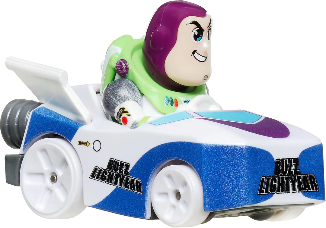 Hot Wheels RacerVerse, Set mit 4 Würfelautos im Massstab 1:64, optimiert für das Fahren auf Strecken