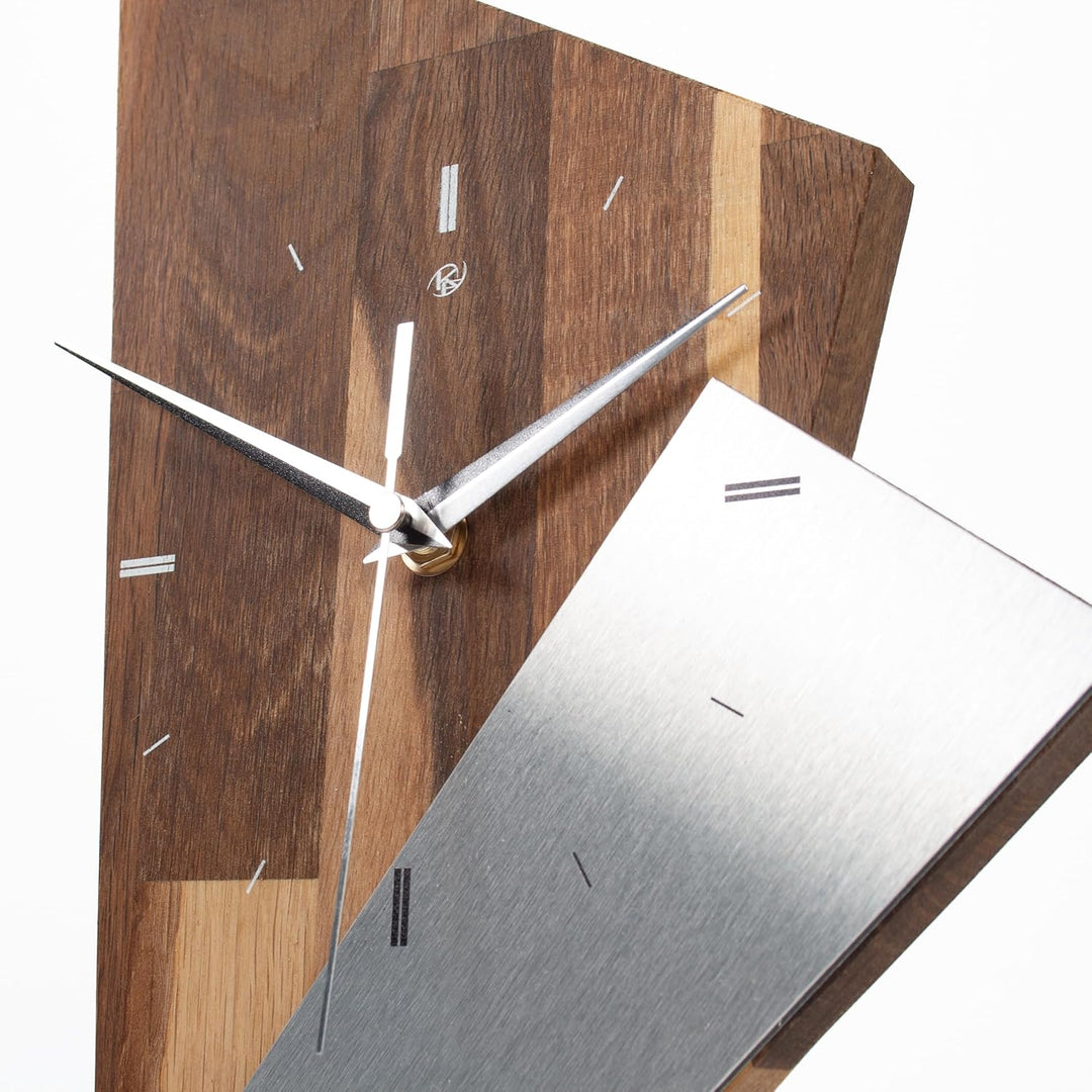 Kreative Feder Designer-Standuhr „Brown Square“ aus Massivholz – Tischuhr in modernem Metallic-Look