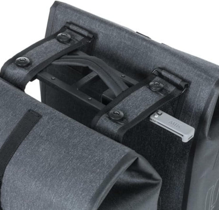 Basil Urban Dry MIK Doppeltasche Charcoal 36 x 17 x 42 cm