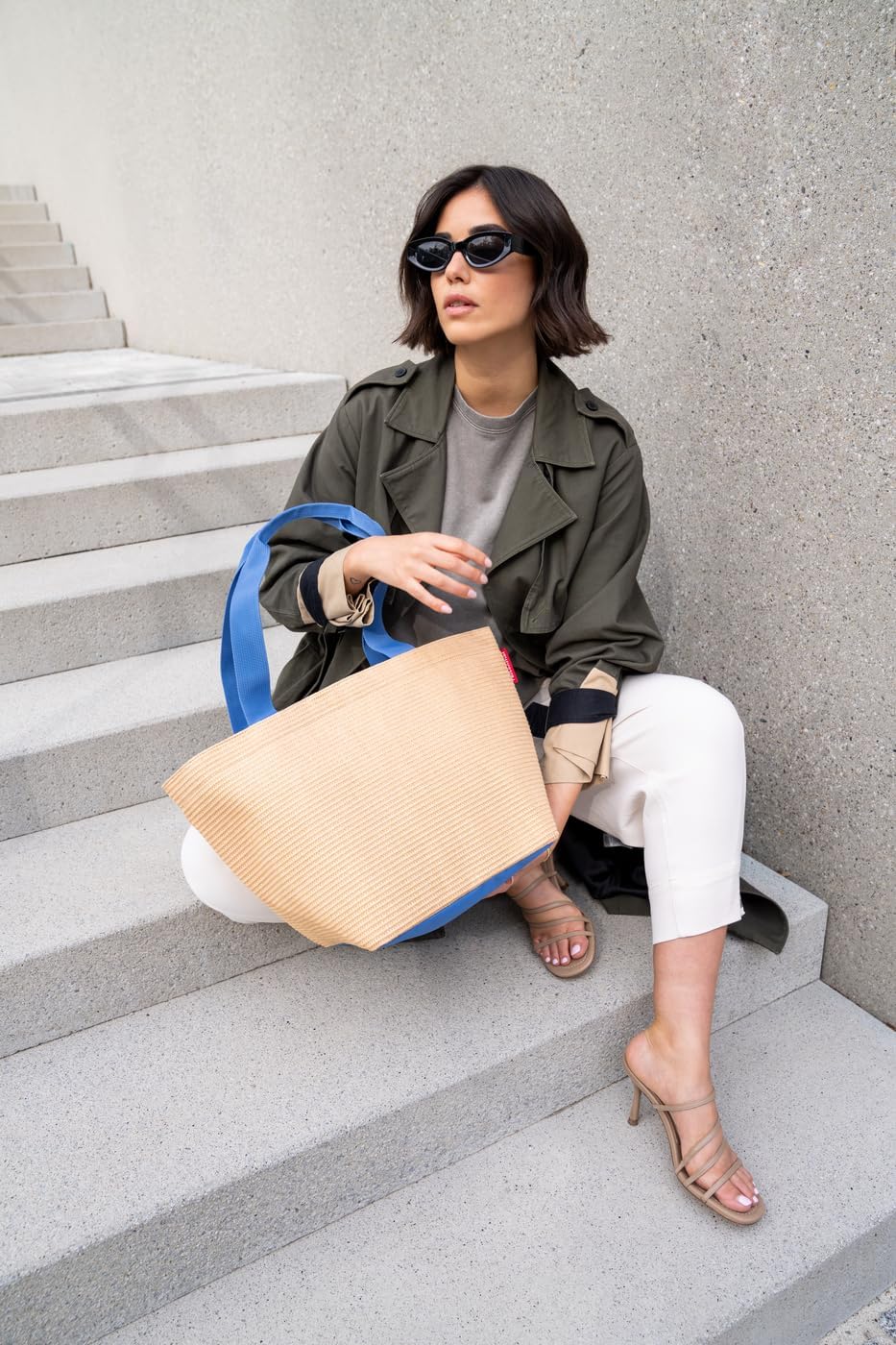reisenthel shopper M in raffia blue – Geräumige Shopping Bag und edle Handtasche in einem – Aus wass