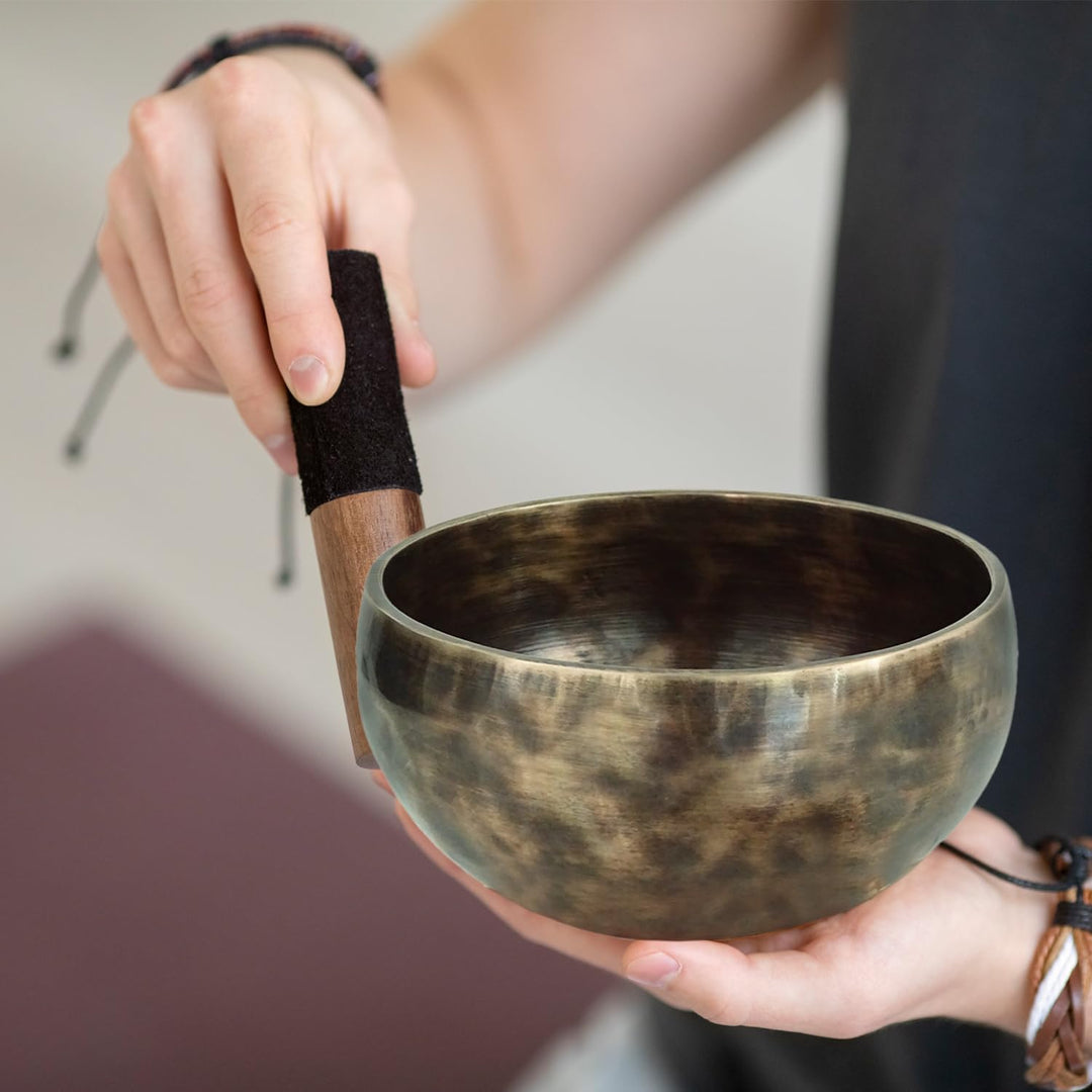 keepdrum Tibetische Bronze-Klangschale Singing Bowl 12 cm mit Klangschalen-Reiber und Untersetzer