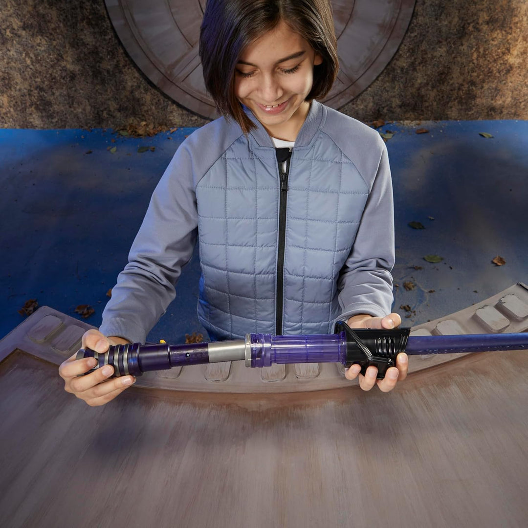 Star Wars Lightsaber Forge Kyber Core Darksaber, mit Leuchteffekten im transparenten Kern, Spielzeug