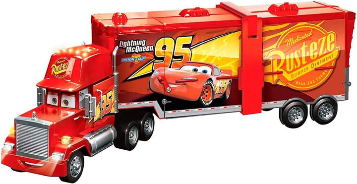 Mattel Disney Cars FPK72 Macks Mega-Rennwelt Spielzeug