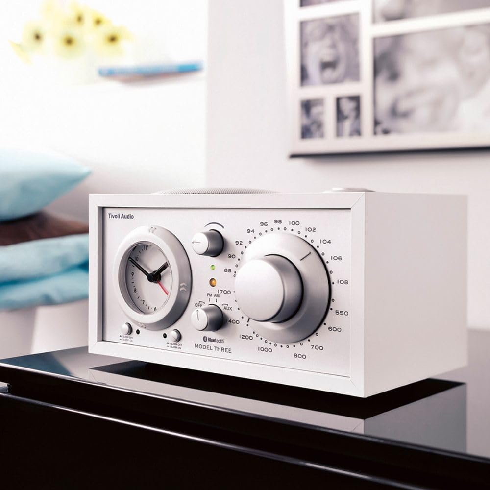 Tivoli Audio Model Three Bluetooth UKW-/MW-Radiowecker (Weiss/Silver) Weiss / Silber, Weiss / Silber