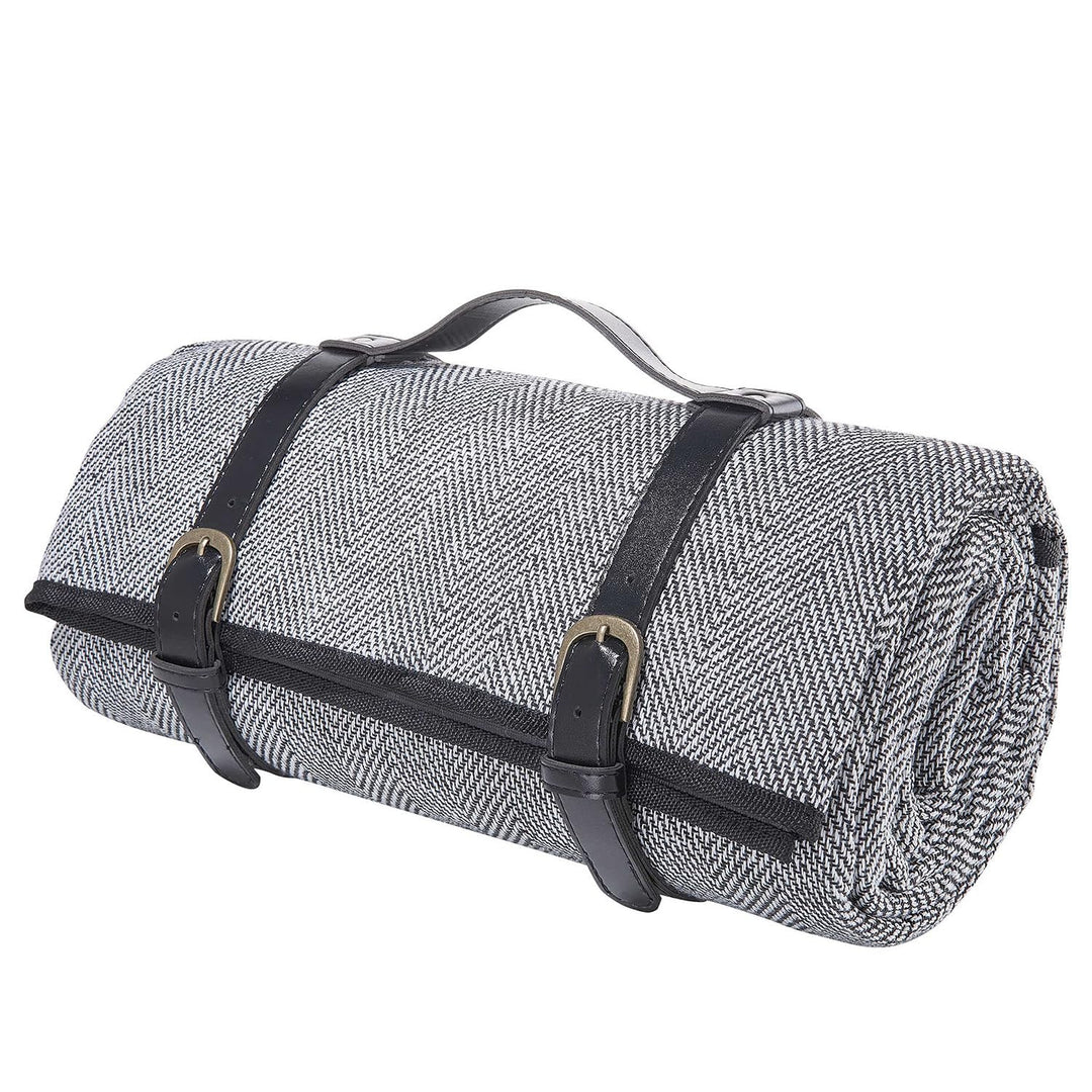 BUTLERS Picknickdecke 200x150 cm - Wanderlust - Campingdecke Outdoor im Fischgrat Design | Decke für