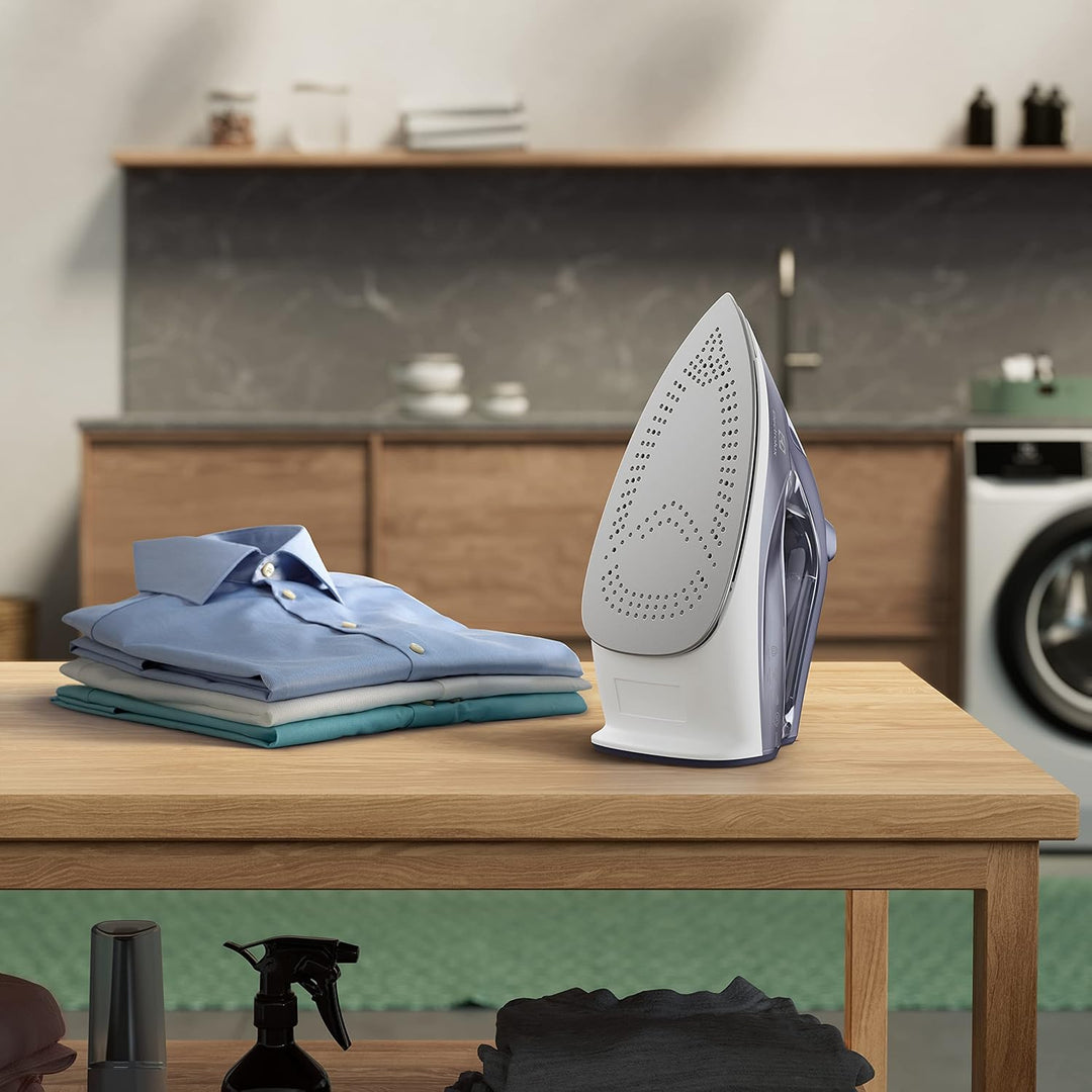 Electrolux Bügeleisen Refine 600 E6SI1-2MN, Dampfbügeleisen mit Kratzfestem GLISSIUM 175-Sohle, Selb