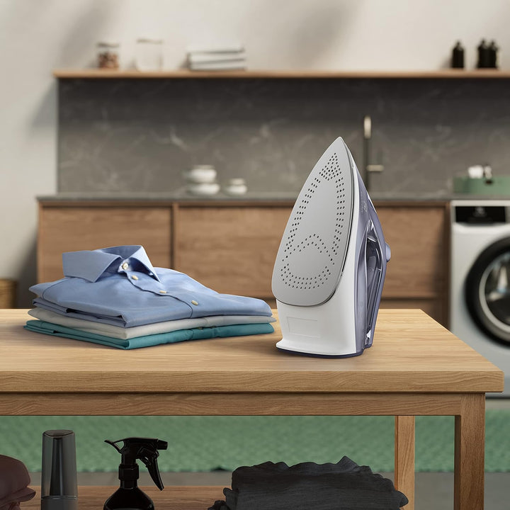 Electrolux Bügeleisen Refine 600 E6SI1-2MN, Dampfbügeleisen mit Kratzfestem GLISSIUM 175-Sohle, Selb