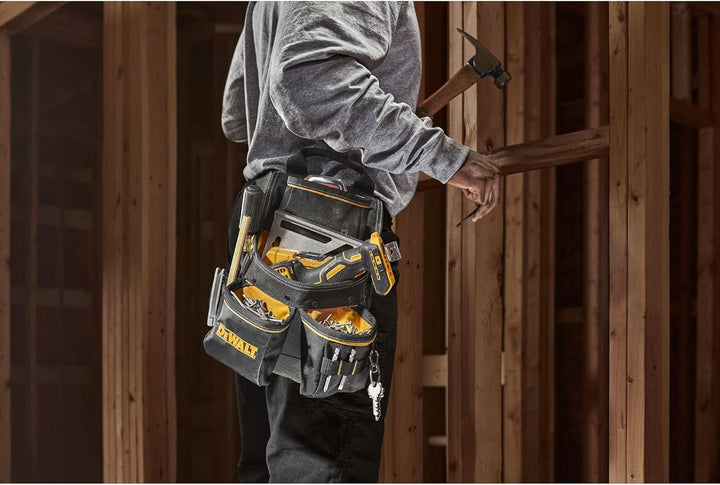 DEWALT Werkzeuggürtel DWST40201-1 (aus robustem 1680-Denier und schmutzabweisenden Boden, 13 Taschen