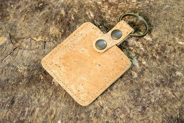 musegear Schlüsselfinder mit Bluetooth App aus Deutschland in edler Kork-Tasche I Finder dunkelblau