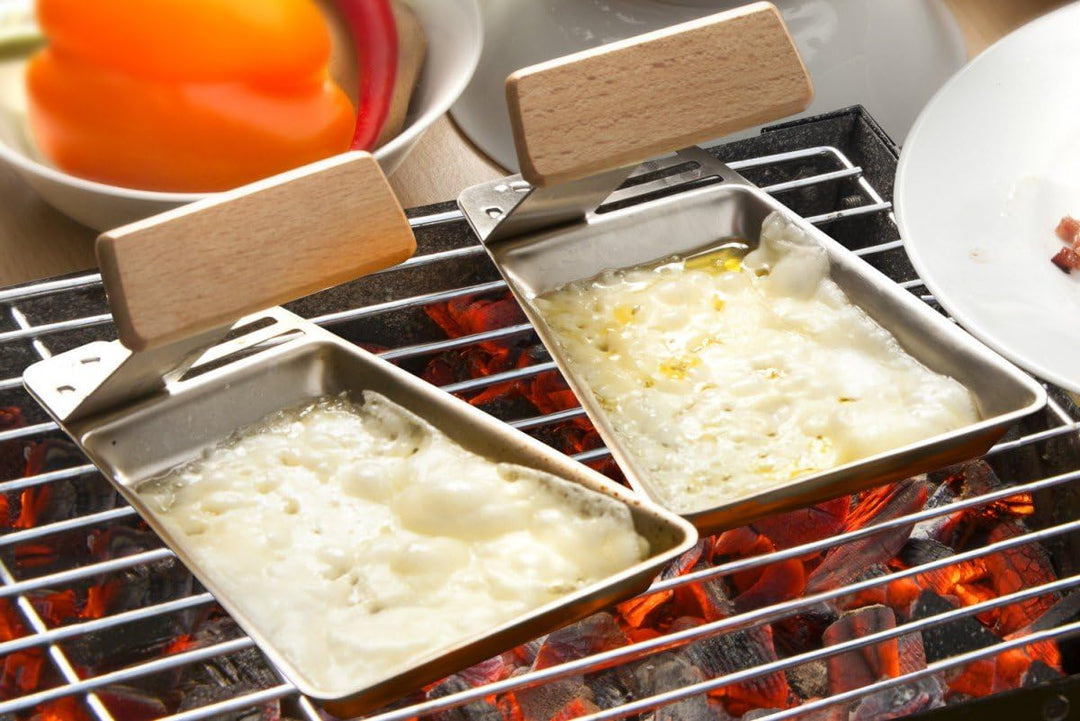 CV 4er Set Grill-Pfannen Edelstahl Raclette-Pfännchen Abnehmbarer Holz-Griff inkl. Holz-Schaber