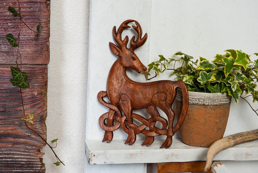 Windalf Celtic Holzbild KELTISCHER HIRSCH h: 26 cm rechts schauend Keltische Knoten Handarbeit aus H