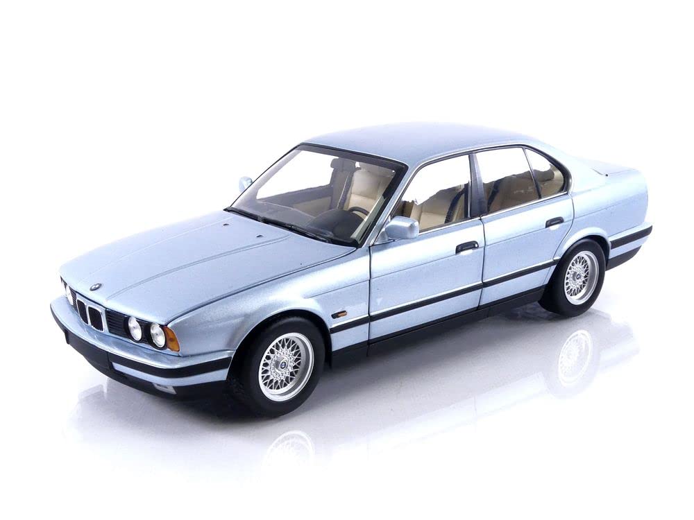 Minichamps - Miniaturauto aus der Kollektion, 100024007, Light Blue Metallic