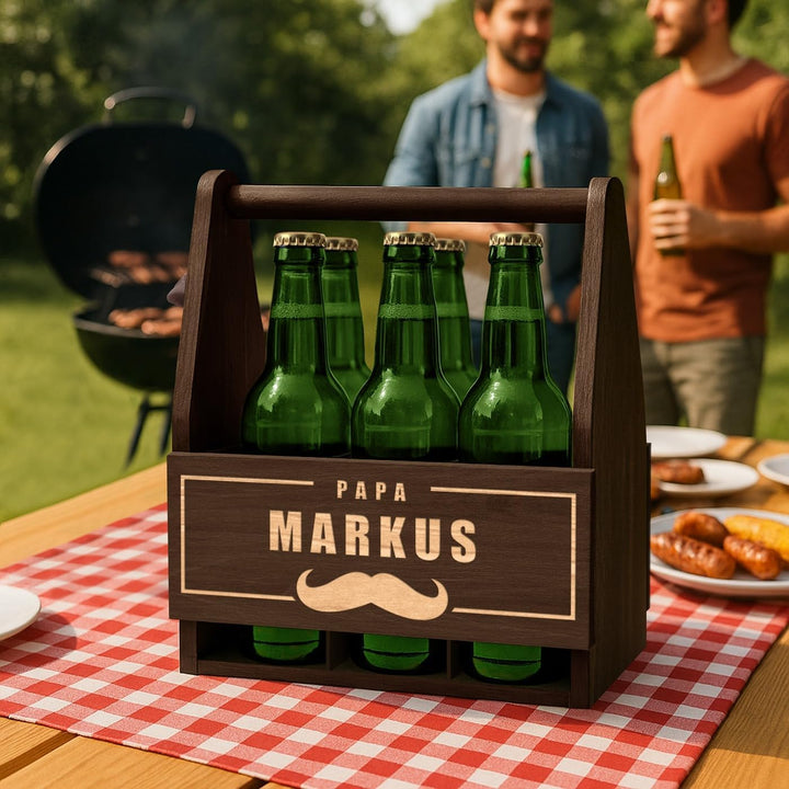 Maverton Bierträger für 6 Flaschen 0,5L + Gravur - Männerhandtasche mit Flaschenöffner - Grösse: 25x